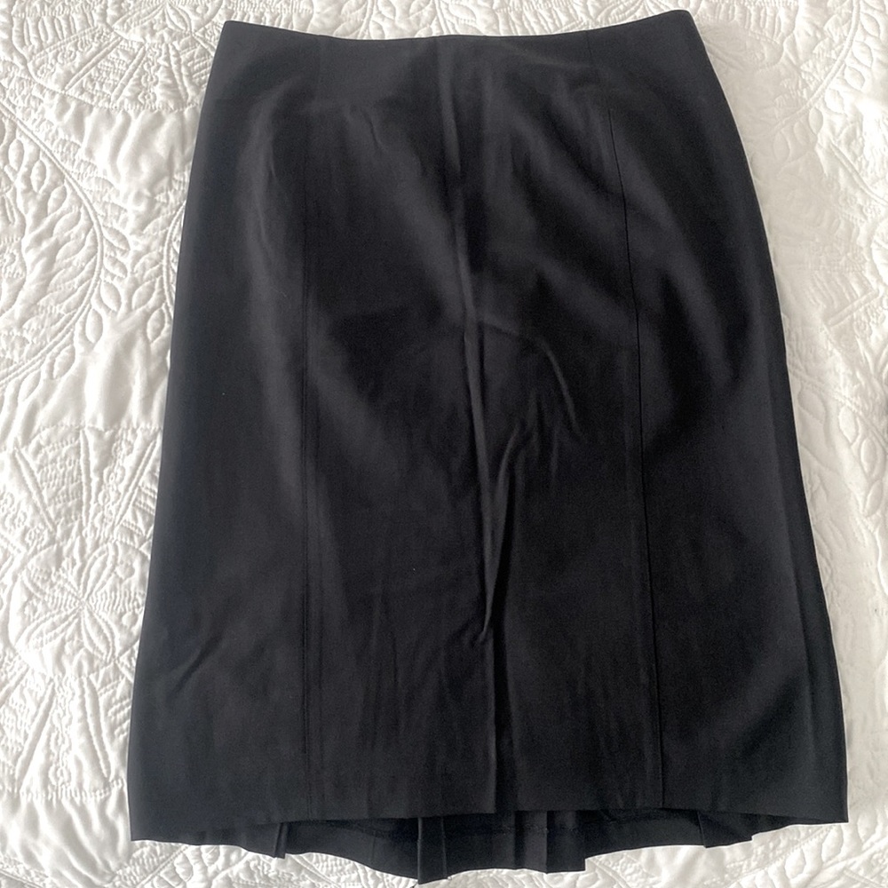 Black pencil skirt with 3 back pleats Laundry size 8